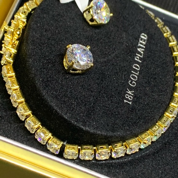 18k Gold Plated Bracelet and Stud Earrings… - Picture 5 of 8